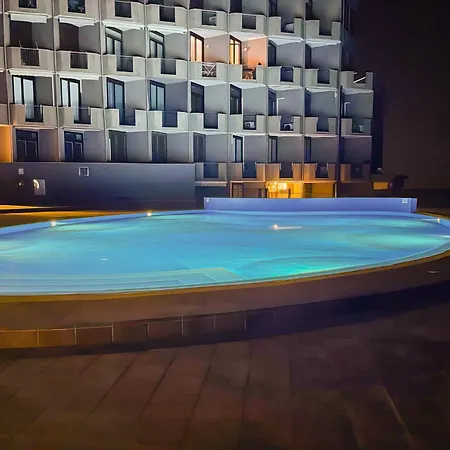 Cozy Flat With Pool And Access *