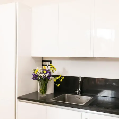 Cozy Flat With Pool And Access