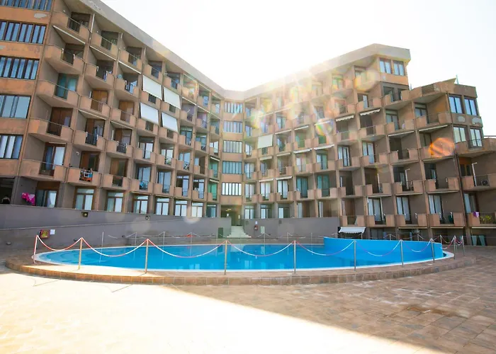 Cozy Flat With Pool And Access Apartman *